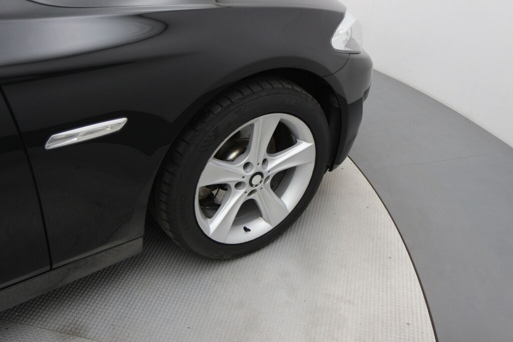 BMW 520 2011 TwinPower Turbo A F11 Touring / Koukku / Sähkökontti / Lohkolämmitin / Tutkat