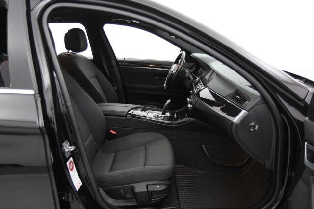 BMW 520 2011 TwinPower Turbo A F11 Touring / Koukku / Sähkökontti / Lohkolämmitin / Tutkat
