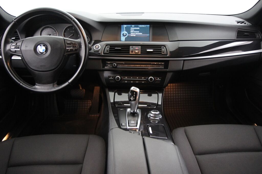BMW 520 2011 TwinPower Turbo A F11 Touring / Koukku / Sähkökontti / Lohkolämmitin / Tutkat