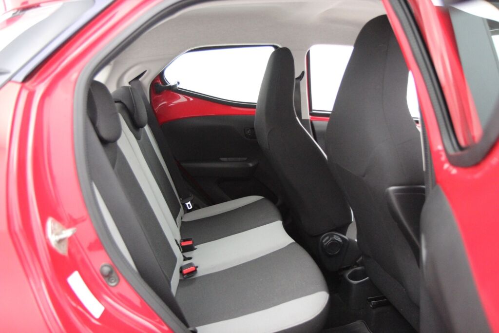 Toyota AYGO 2015 1,0 VVT-i x-play x-shift 5ov