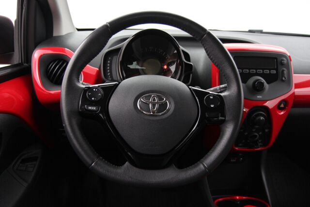 Toyota AYGO 2015 1,0 VVT-i x-play x-shift 5ov