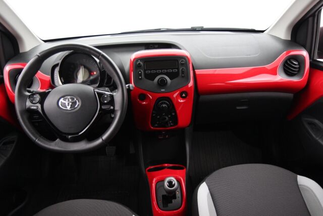 Toyota AYGO 2015 1,0 VVT-i x-play x-shift 5ov