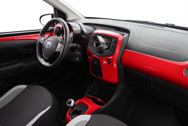 Toyota AYGO 2015 1,0 VVT-i x-play x-shift 5ov
