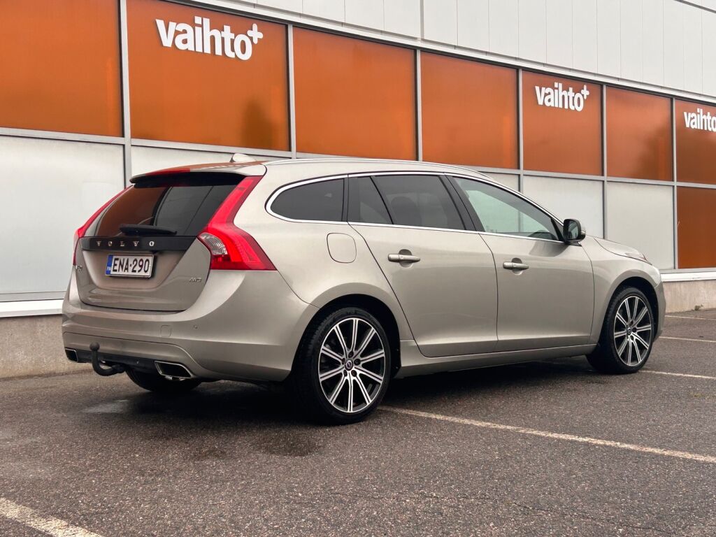 Volvo V60 2014 D4 AWD Summum aut / ACC / BLIS / Panorama / Webasto / Vetokoukku