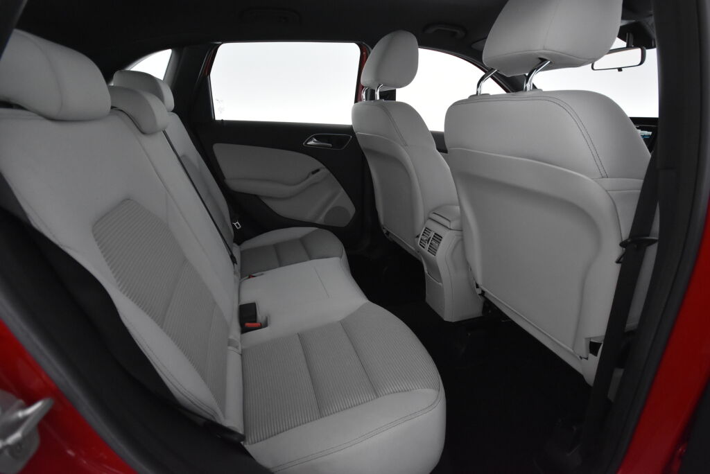 Mercedes-Benz B 2015 180 CDI Premium Business / 1.Omisteinen Suomi-auto / Lohkolämmitin + sisäpistoke / Peruutuskamera