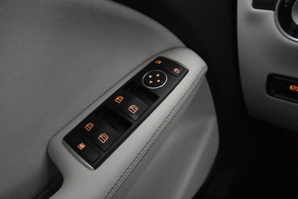 Mercedes-Benz B 2015 180 CDI Premium Business / 1.Omisteinen Suomi-auto / Lohkolämmitin + sisäpistoke / Peruutuskamera