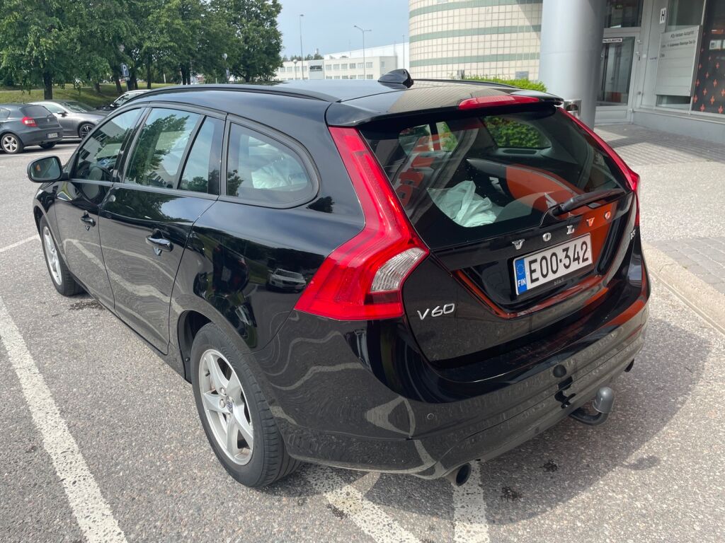 Volvo V60 2016 T3 Kinetic / Vetokoukku / Tutkat / Navigointi / Merkkihuollot