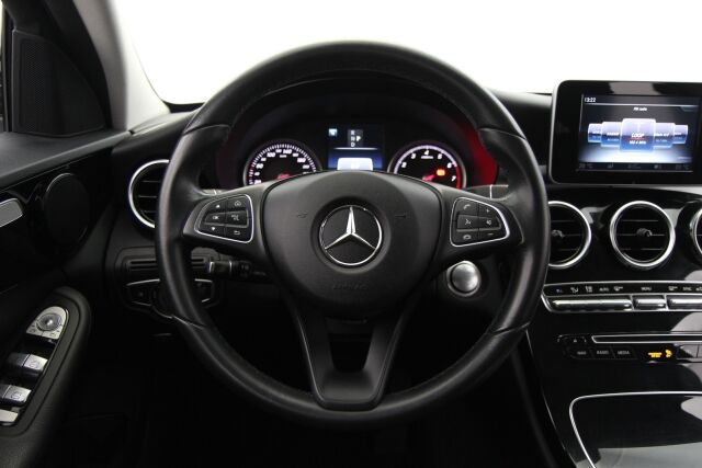 Mercedes-Benz C 2017 180 T A Premium Business / Suomiauto / Lohkolämmitin / ILS / Juuri huollettu