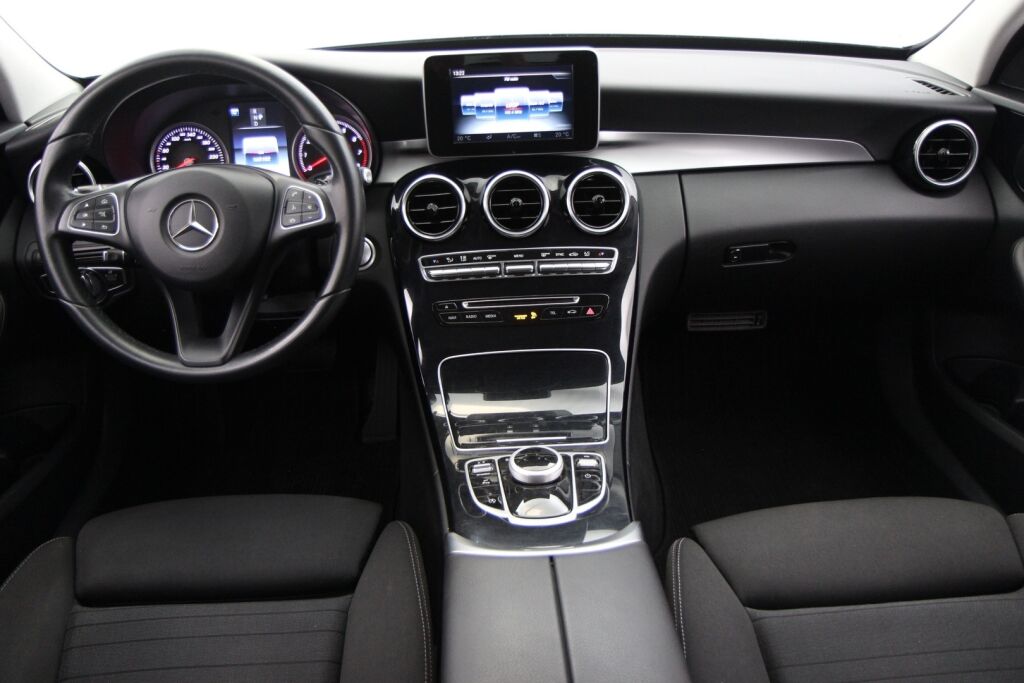 Mercedes-Benz C 2017 180 T A Premium Business / Suomiauto / Lohkolämmitin / ILS / Juuri huollettu