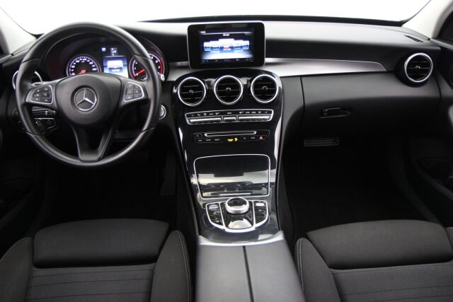 Mercedes-Benz C 2017 180 T A Premium Business / Suomiauto / Lohkolämmitin / ILS / Juuri huollettu