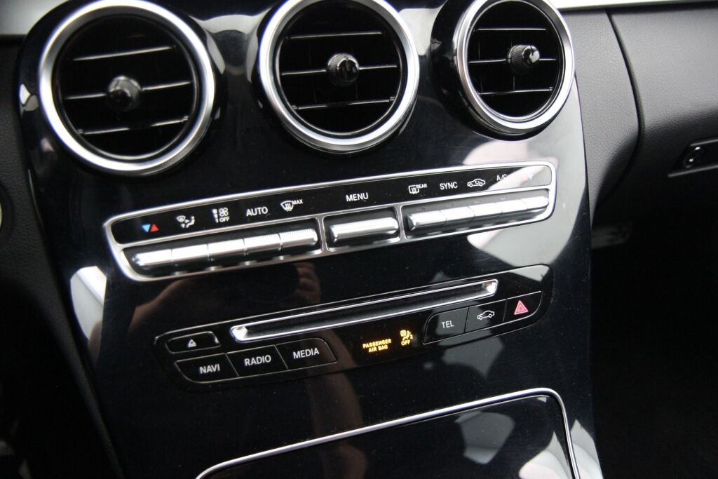 Mercedes-Benz C 2017 180 T A Premium Business / Suomiauto / Lohkolämmitin / ILS / Juuri huollettu