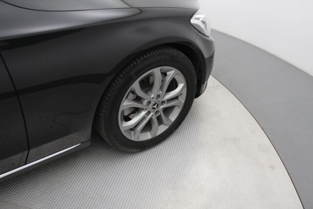 Mercedes-Benz C 2017 180 T A Premium Business / Suomiauto / Lohkolämmitin / ILS / Juuri huollettu