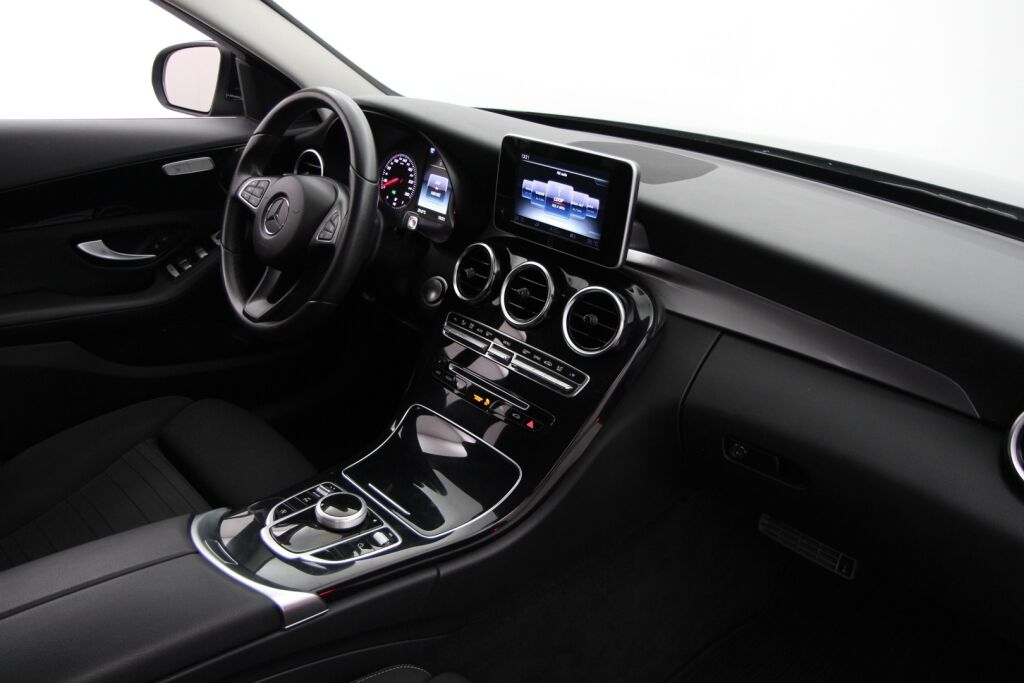 Mercedes-Benz C 2017 180 T A Premium Business / Suomiauto / Lohkolämmitin / ILS / Juuri huollettu