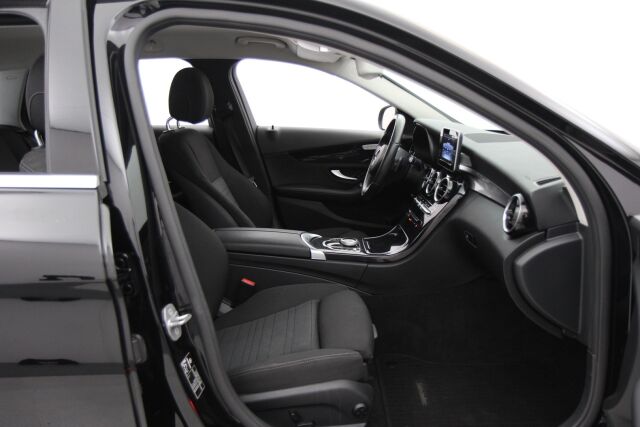 Mercedes-Benz C 2017 180 T A Premium Business / Suomiauto / Lohkolämmitin / ILS / Juuri huollettu