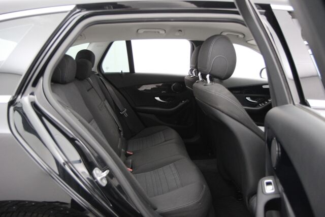 Mercedes-Benz C 2017 180 T A Premium Business / Suomiauto / Lohkolämmitin / ILS / Juuri huollettu