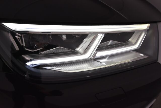 Audi Q5 2018 Business Sport 2,0 TDI 120 kW quattro S tronic / Webasto / Vetokoukku / Led-ajovalot / Urheiluistuimet