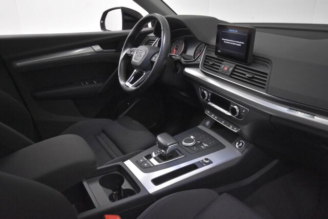 Audi Q5 2018 Business Sport 2,0 TDI 120 kW quattro S tronic / Webasto / Vetokoukku / Led-ajovalot / Urheiluistuimet
