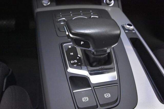 Audi Q5 2018 Business Sport 2,0 TDI 120 kW quattro S tronic / Webasto / Vetokoukku / Led-ajovalot / Urheiluistuimet