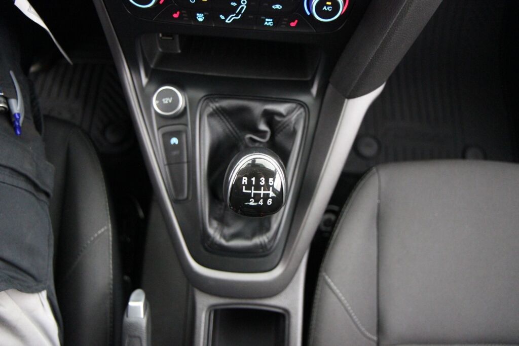 Ford Focus 2018 1,0 EcoBoost 125 hv Start/Stop M6 Edition 5-ovinen / 1-om. Suomiauto / Tutka / Lohko + sisä