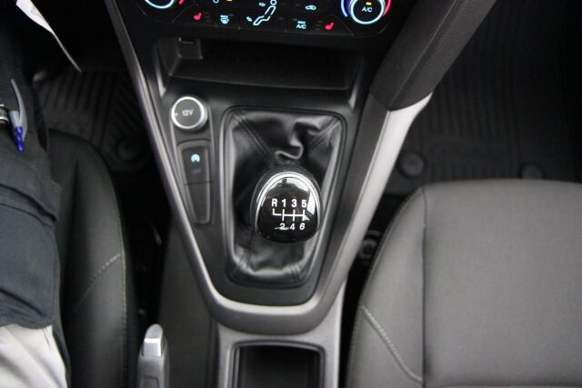 Ford Focus 2018 1,0 EcoBoost 125 hv Start/Stop M6 Edition 5-ovinen / 1-om. Suomiauto / Tutka / Lohko + sisä