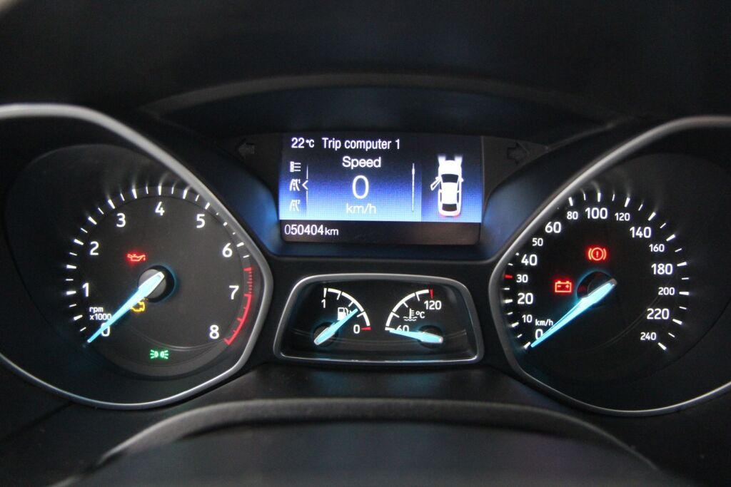 Ford Focus 2018 1,0 EcoBoost 125 hv Start/Stop M6 Edition 5-ovinen / 1-om. Suomiauto / Tutka / Lohko + sisä