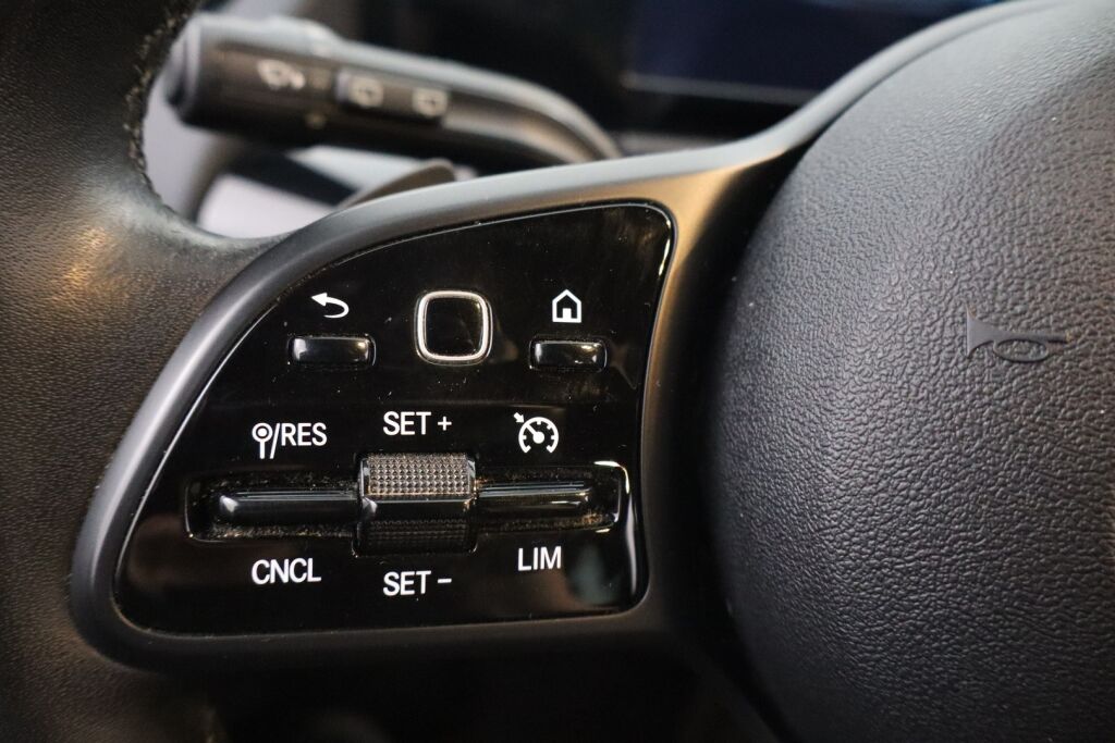 Mercedes-Benz B 2019 180 d A Launch Edition Pro / Navi / Kamera / Lämmitin / Suomiauto - RAHOITUS TÄHÄN AUTOON VAIN 3.99% - 