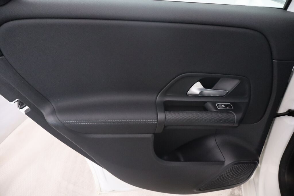 Mercedes-Benz B 2019 180 d A Launch Edition Pro / Navi / Kamera / Lämmitin / Suomiauto - RAHOITUS TÄHÄN AUTOON VAIN 3.99% - 