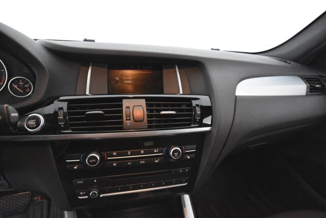BMW X3 2015 F25 xDrive30d TwinPower Turbo A Business LCI M Sport / Webasto / Nahkaverhoilu / Peruutustutkat / Bi Xenon