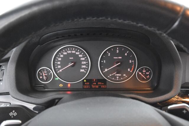 BMW X3 2015 F25 xDrive30d TwinPower Turbo A Business LCI M Sport / Webasto / Nahkaverhoilu / Peruutustutkat / Bi Xenon