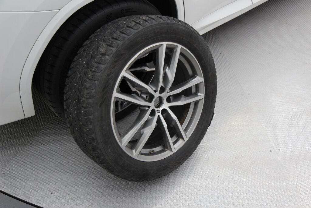 BMW X3 2020 G01 xDrive 30e A Charged Edition M Sport / ACC / Comfort Access / Harman Kardon / 360-kamera / Vetokoukku