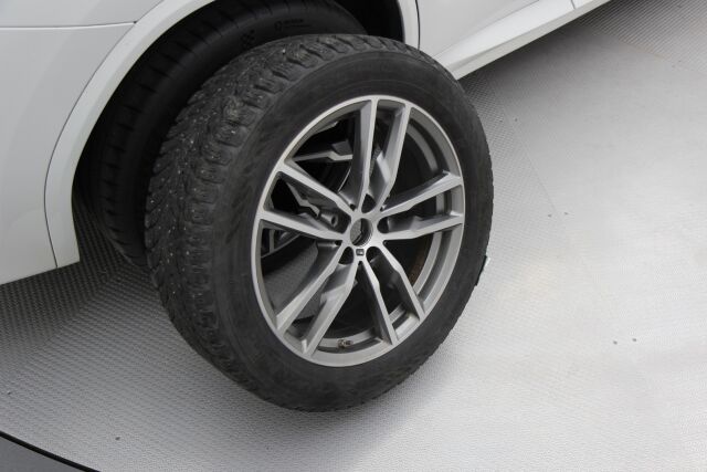 BMW X3 2020 G01 xDrive 30e A Charged Edition M Sport / ACC / Comfort Access / Harman Kardon / 360-kamera / Vetokoukku