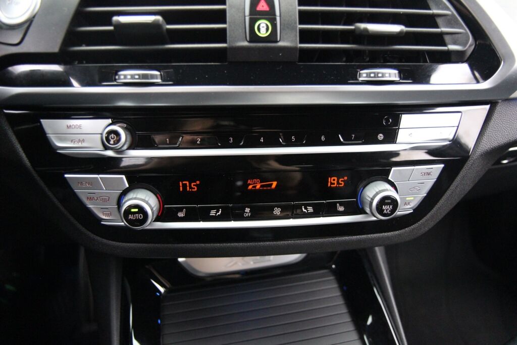 BMW X3 2020 G01 xDrive 30e A Charged Edition M Sport / ACC / Comfort Access / Harman Kardon / 360-kamera / Vetokoukku