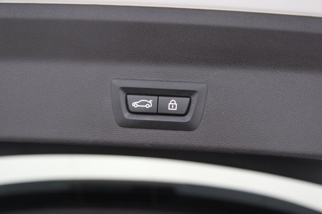 BMW X3 2020 G01 xDrive 30e A Charged Edition M Sport / ACC / Comfort Access / Harman Kardon / 360-kamera / Vetokoukku