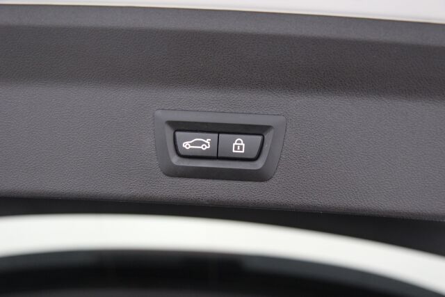 BMW X3 2020 G01 xDrive 30e A Charged Edition M Sport / ACC / Comfort Access / Harman Kardon / 360-kamera / Vetokoukku