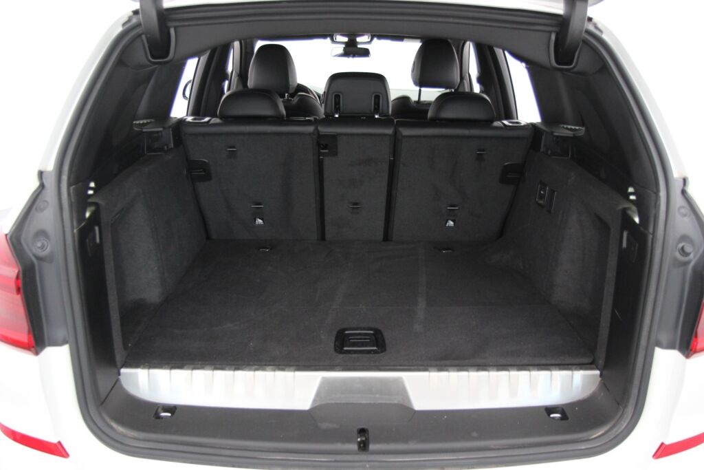 BMW X3 2020 G01 xDrive 30e A Charged Edition M Sport / ACC / Comfort Access / Harman Kardon / 360-kamera / Vetokoukku