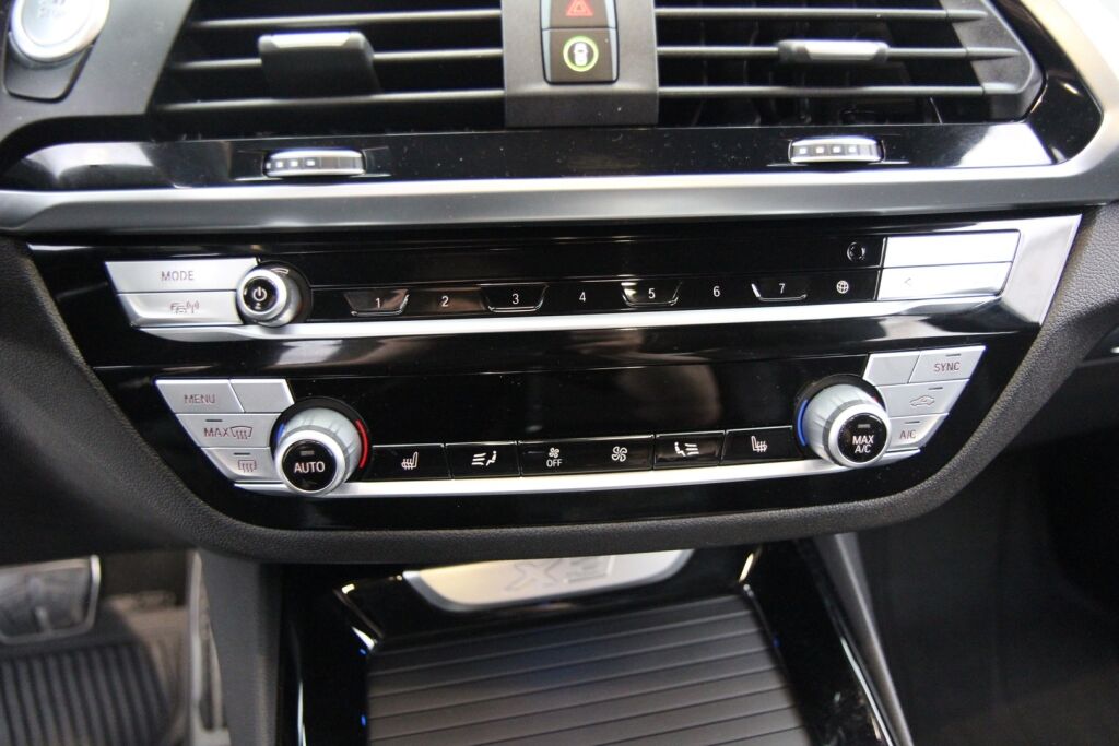BMW X3 2020 G01 xDrive 30e A Charged Edition M Sport / ACC / Comfort Access / Harman Kardon / 360-kamera / Vetokoukku