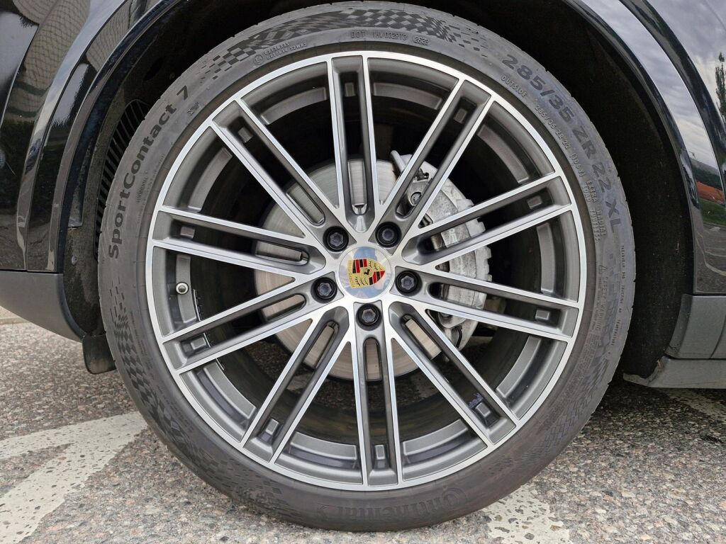 Porsche Cayenne 2020 E-Hybrid Advantage Package / Soft Close / HUD / 360 Kamera / Koukku / Panorama / Suomiauto / Uudet 22" Kesät / Acc / Bose