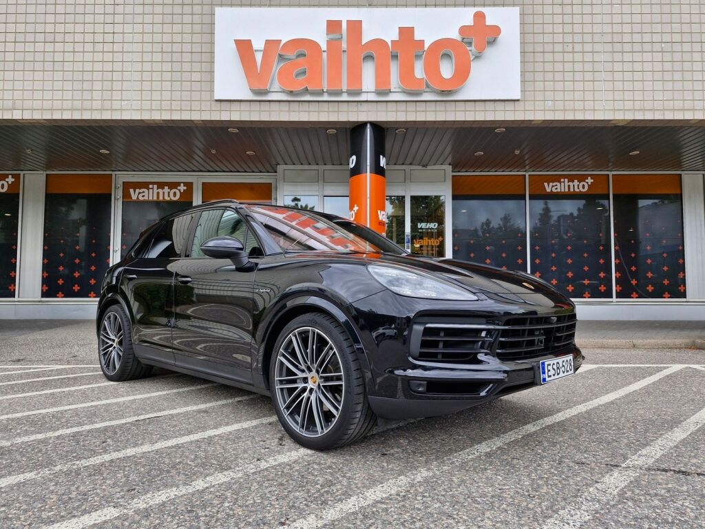 Porsche Cayenne 2020 E-Hybrid Advantage Package / Soft Close / HUD / 360 Kamera / Koukku / Panorama / Suomiauto / Uudet 22" Kesät / Acc / Bose