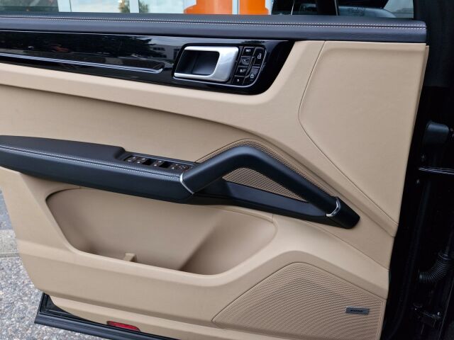 Porsche Cayenne 2020 E-Hybrid Advantage Package / Soft Close / HUD / 360 Kamera / Koukku / Panorama / Suomiauto / Uudet 22" Kesät / Acc / Bose