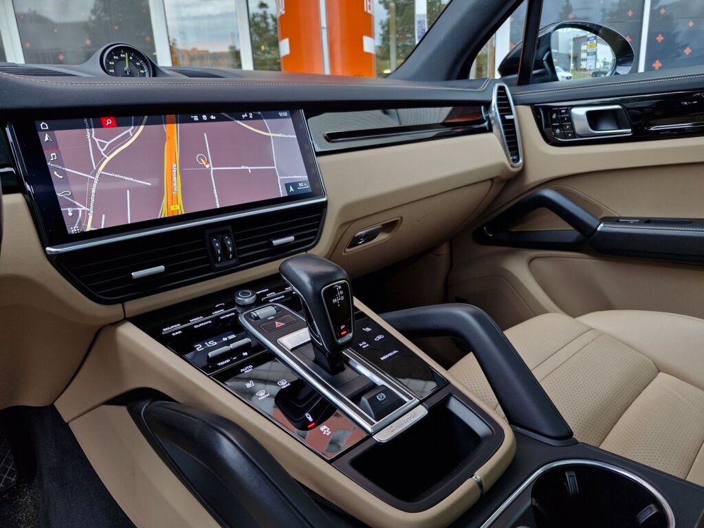 Porsche Cayenne 2020 E-Hybrid Advantage Package / Soft Close / HUD / 360 Kamera / Koukku / Panorama / Suomiauto / Uudet 22" Kesät / Acc / Bose