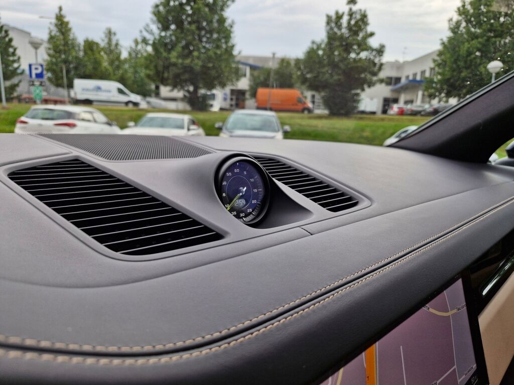 Porsche Cayenne 2020 E-Hybrid Advantage Package / Soft Close / HUD / 360 Kamera / Koukku / Panorama / Suomiauto / Uudet 22" Kesät / Acc / Bose
