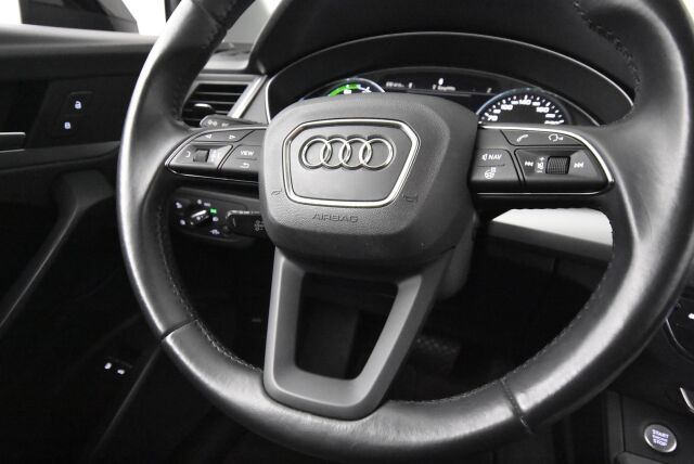 Audi Q5 2020 Launch Edition 55 TFSI e quattro S tronic / Keyles entry / Vakkari / Koukku / Tutkat /