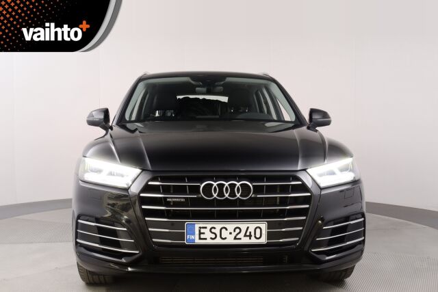 Audi Q5 2020 Launch Edition 55 TFSI e quattro S tronic / Keyles entry / Vakkari / Koukku / Tutkat /