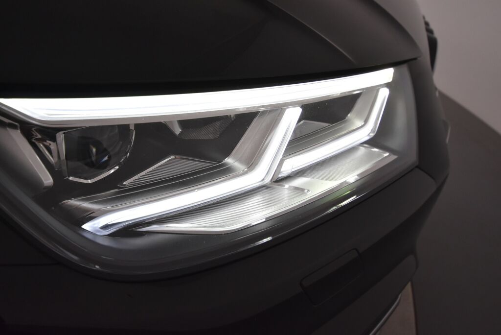 Audi Q5 2020 Launch Edition 55 TFSI e quattro S tronic / Keyles entry / Vakkari / Koukku / Tutkat /