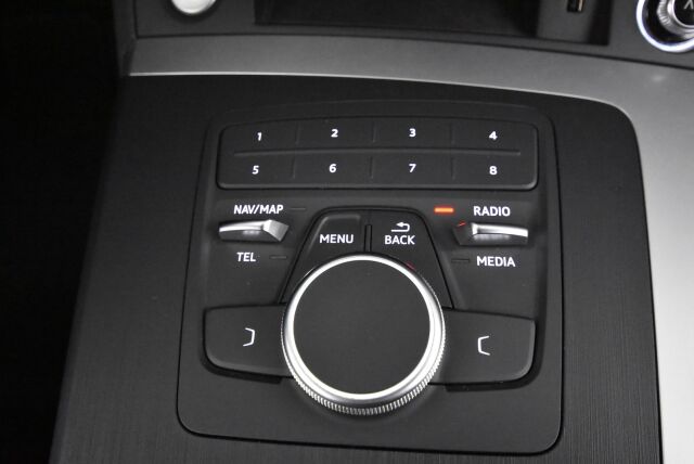 Audi Q5 2020 Launch Edition 55 TFSI e quattro S tronic / Keyles entry / Vakkari / Koukku / Tutkat /