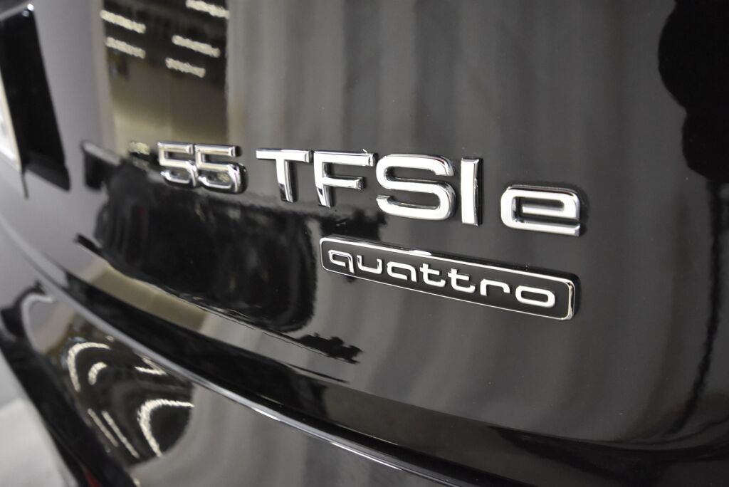 Audi Q5 2020 Launch Edition 55 TFSI e quattro S tronic / Keyles entry / Vakkari / Koukku / Tutkat /