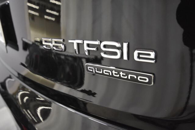 Audi Q5 2020 Launch Edition 55 TFSI e quattro S tronic / Keyles entry / Vakkari / Koukku / Tutkat /