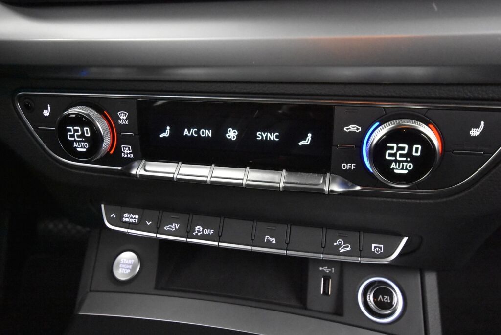 Audi Q5 2020 Launch Edition 55 TFSI e quattro S tronic / Keyles entry / Vakkari / Koukku / Tutkat /