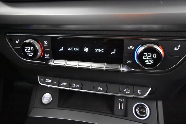 Audi Q5 2020 Launch Edition 55 TFSI e quattro S tronic / Keyles entry / Vakkari / Koukku / Tutkat /