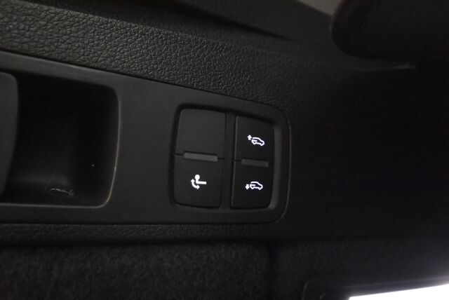 Audi Q5 2020 Launch Edition 55 TFSI e quattro S tronic / Keyles entry / Vakkari / Koukku / Tutkat /